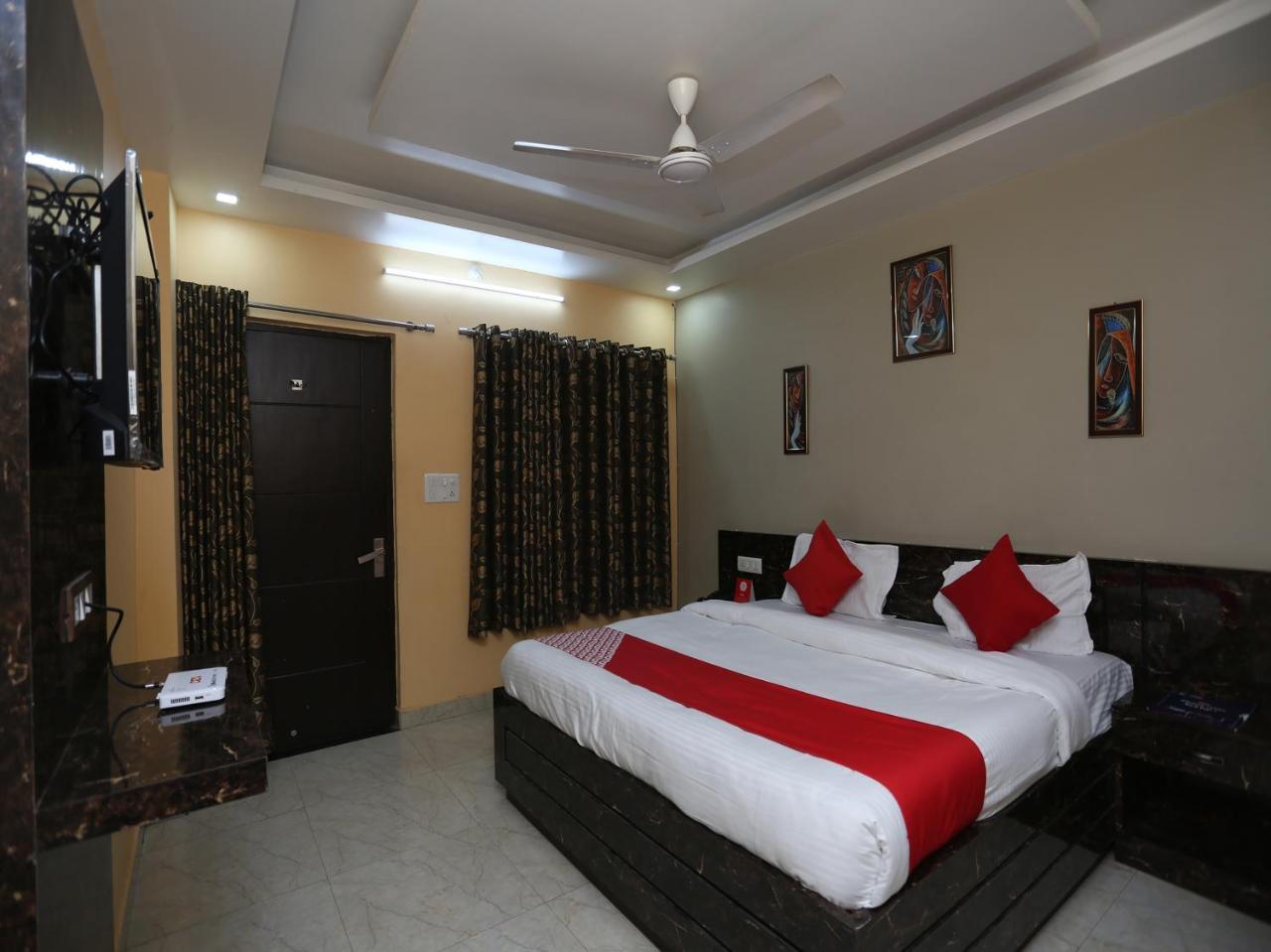 Oyo 26803 Hotel City Inn Faizābād Exteriör bild