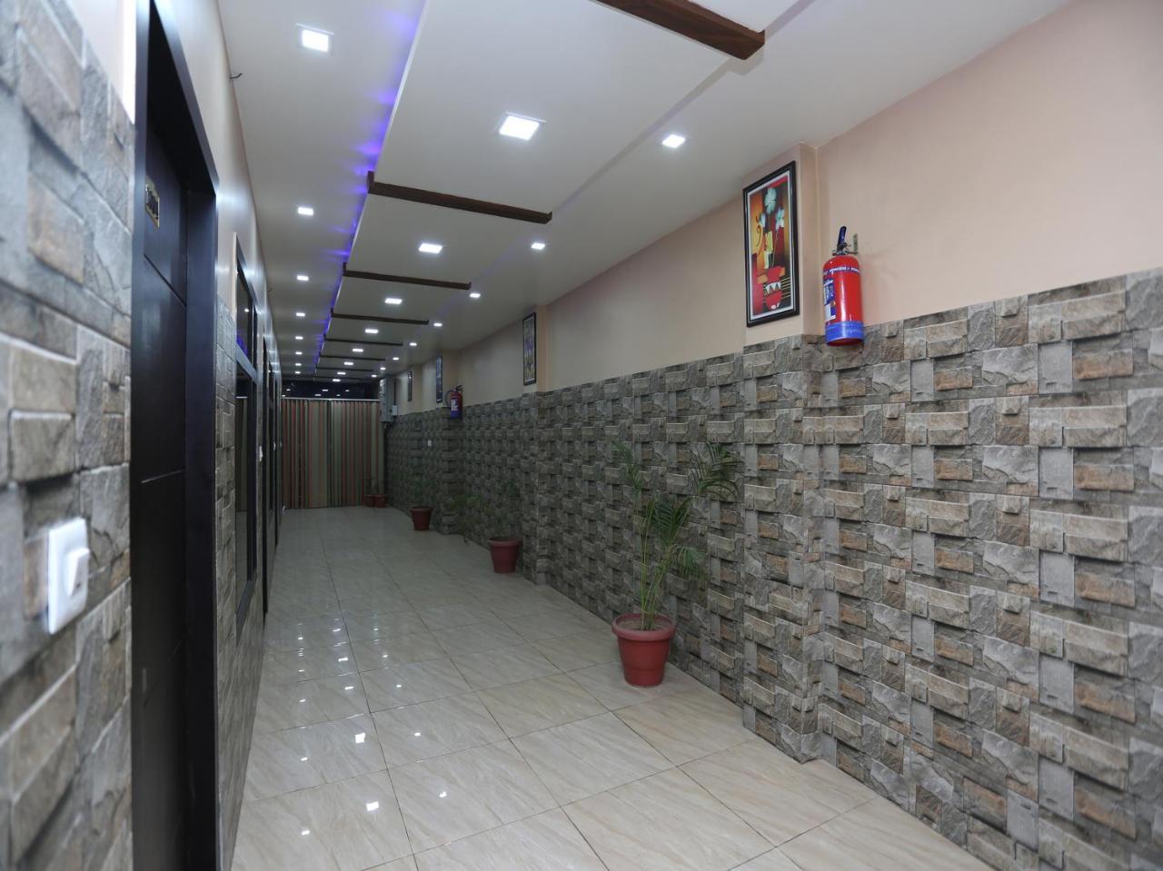 Oyo 26803 Hotel City Inn Faizābād Exteriör bild